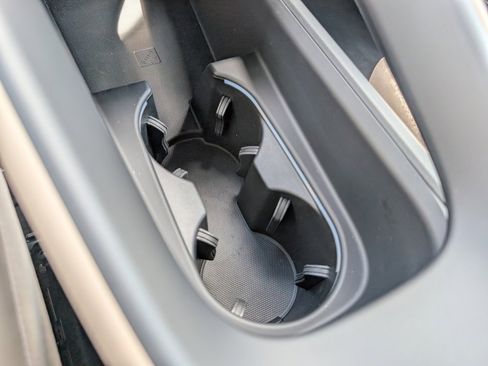 Certified 2025 Porsche Macan Electric image 19