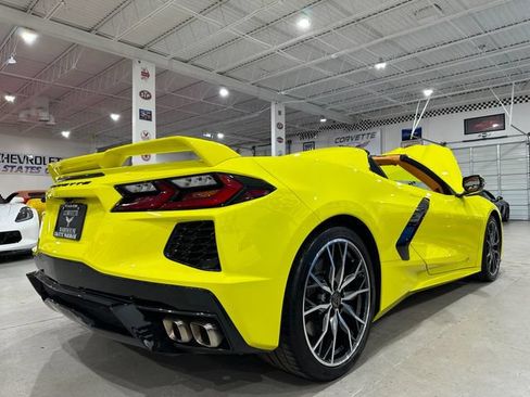 Used 2023 Chevrolet Corvette Stingray Premium Conv w/ Z51 Performance Package RWD image 3