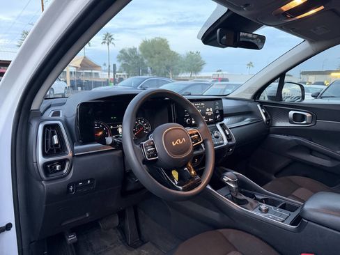 Used 2023 Kia Sorento LX image 19