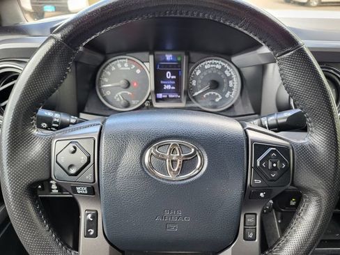 Used 2019 Toyota Tacoma TRD Off-Road AWD/4WD image 15