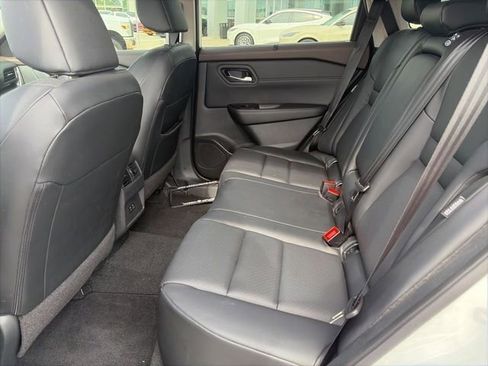Used 2023 Nissan Rogue SV w/ SV Premium B Package FWD image 10