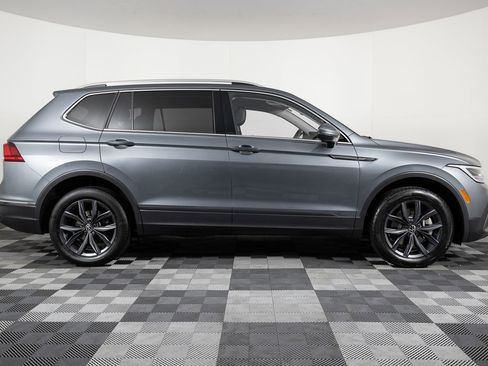 Used 2023 Volkswagen Tiguan SE image 9