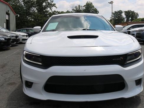 Used 2017 Dodge Charger R/T Scat Pack w/ Beats Audio Group RWD image 2