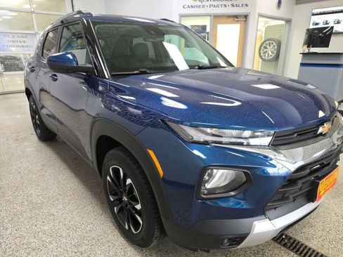 Used 2021 Chevrolet TrailBlazer LT w/ Sun and Liftgate Package image 3