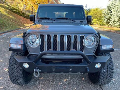 Used 2018 Jeep Wrangler Unlimited Sahara image 34