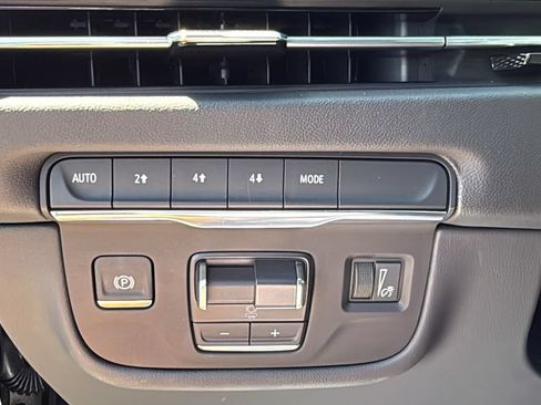 Used 2025 Cadillac Escalade ESV Premium Luxury w/ LPO, Floor Liner Package AWD/4WD image 6