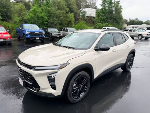 New 2026 Chevrolet Trax ACTIV image 1