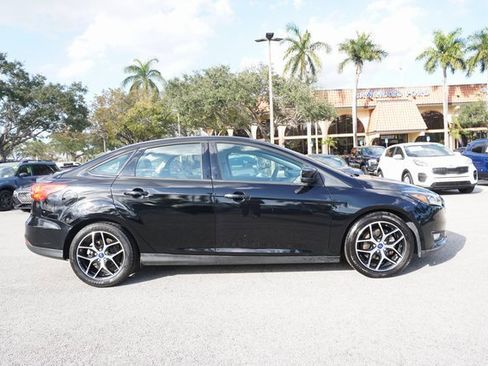 Used 2018 Ford Focus SE w/ SE Appearance Package image 19