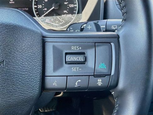 Used 2025 Nissan Rogue SV AWD/4WD image 13
