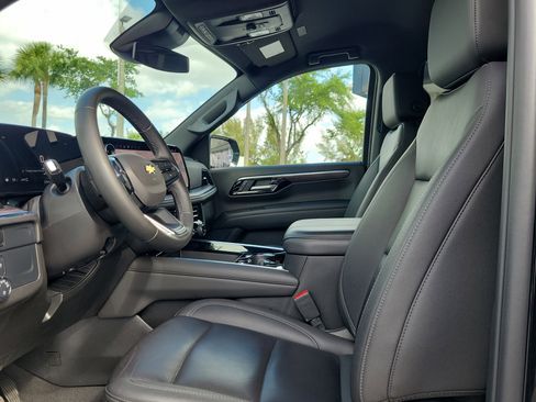 Used 2025 Chevrolet Tahoe LT image 12