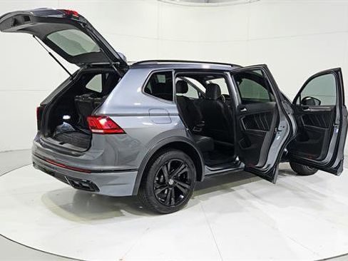 Used 2023 Volkswagen Tiguan SE R-Line FWD image 32