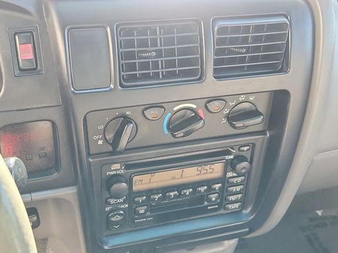 Used 2001 Toyota Tacoma PreRunner image 28