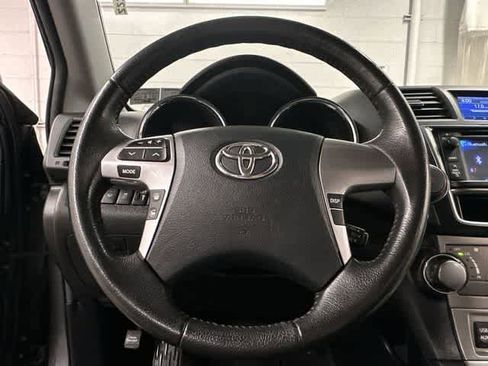 Used 2013 Toyota Highlander SE image 8