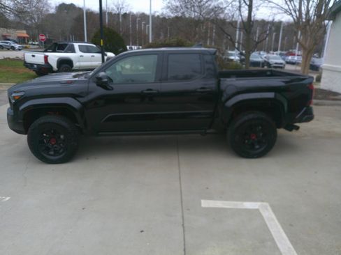 Used 2025 Toyota Tacoma TRD Pro image 8