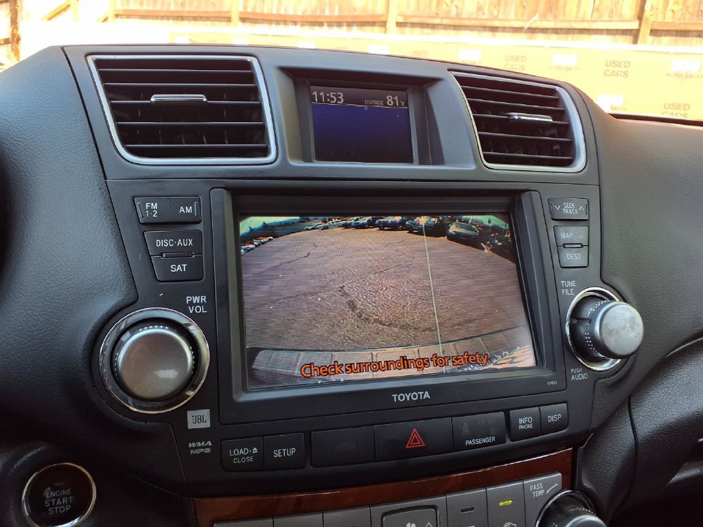 Used 2011 Toyota Highlander Limited w/ Tow Pkg AWD/4WD image 10