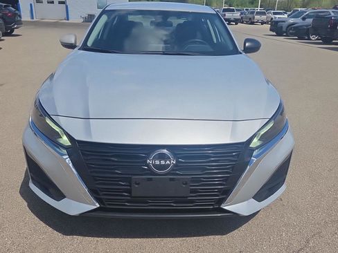 Used 2024 Nissan Altima 2.5 SV AWD/4WD image 11