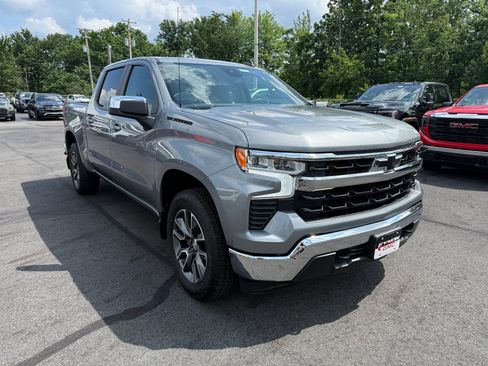 Used 2023 Chevrolet Silverado 1500 LT AWD/4WD image 7