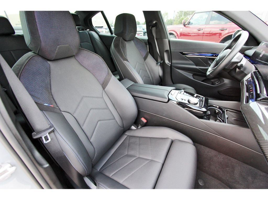 Used 2024 BMW i5 eDrive40i w/ M Sport Package RWD image 37