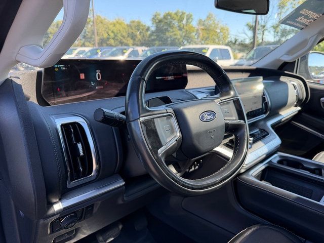 Used 2025 Ford Expedition Platinum AWD/4WD image 17