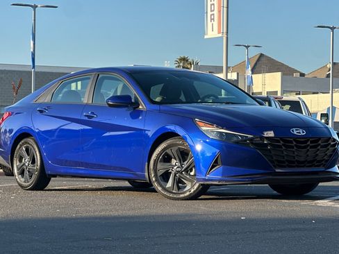 Certified 2023 Hyundai Elantra SEL image 1