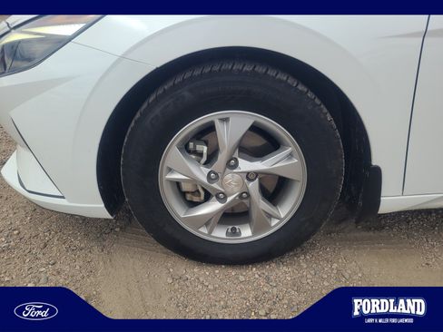 Used 2022 Hyundai Elantra SE FWD image 26