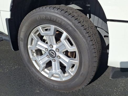 Used 2024 Nissan Titan SV w/ SV Convenience Package image 21