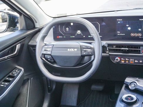 Certified 2025 Kia EV6 Light image 17