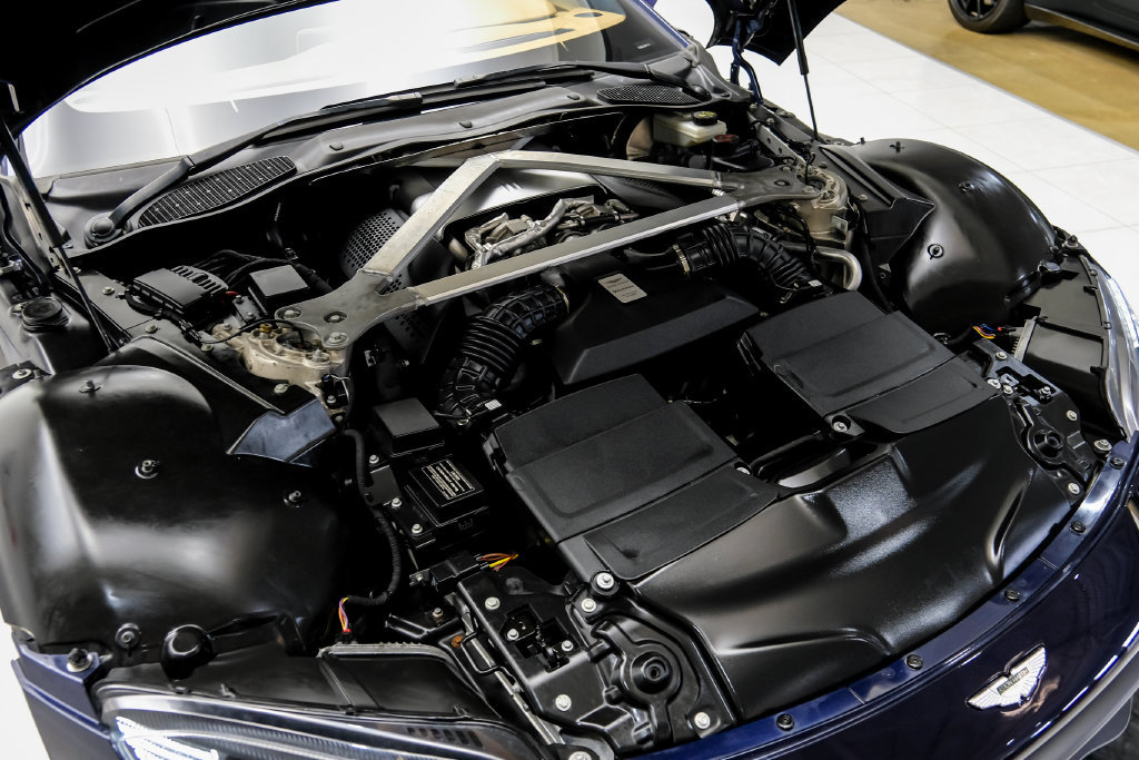 Used 2020 Aston Martin V8 Vantage Coupe RWD image 57