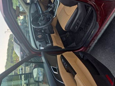 Used 2024 Kia Carnival LX FWD image 6