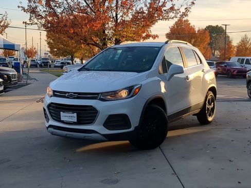 Used 2020 Chevrolet Trax LT w/ Driver Confidence Package image 2