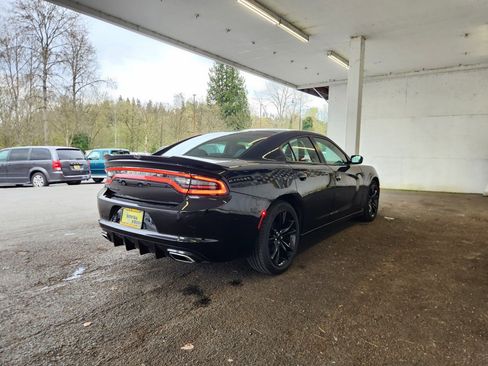 Used 2016 Dodge Charger SE w/ Blacktop Package image 3