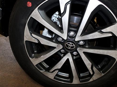 Used 2025 Toyota Corolla Cross XLE image 12