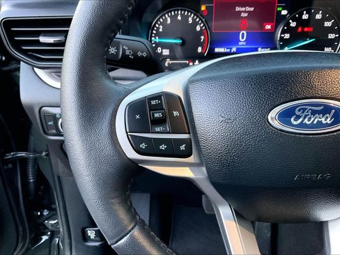 Used 2024 Ford Explorer XLT image 37