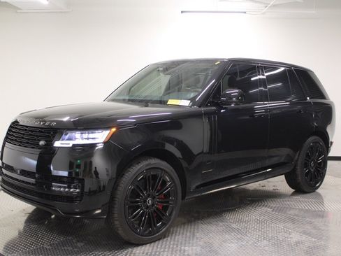 Used 2024 Land Rover Range Rover SE image 1