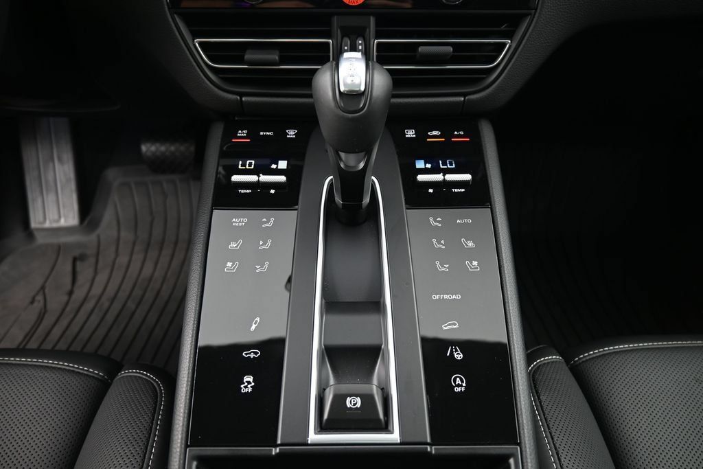Certified 2026 Porsche Macan S AWD/4WD image 18