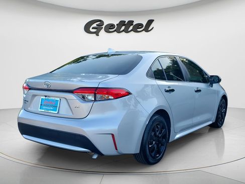 Used 2022 Toyota Corolla LE FWD image 5