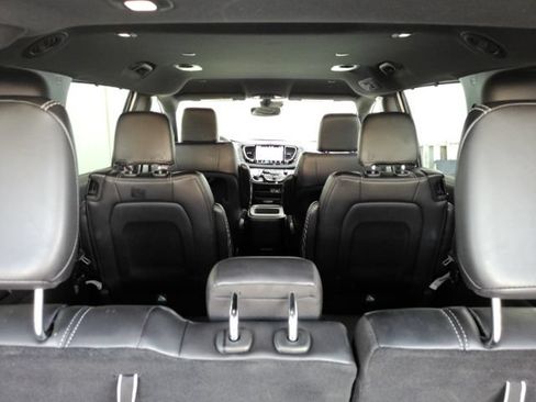 Used 2025 Chrysler Pacifica Select FWD image 28