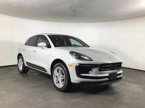 Certified 2023 Porsche Macan Turbo AWD/4WD image 11