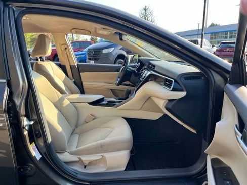 Used 2018 Toyota Camry LE w/ Convenience Package FWD image 19