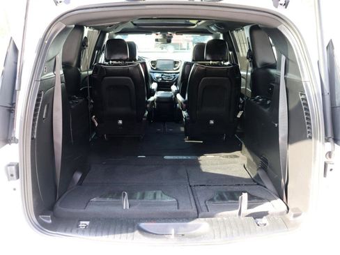 Used 2025 Chrysler Pacifica Limited FWD image 59