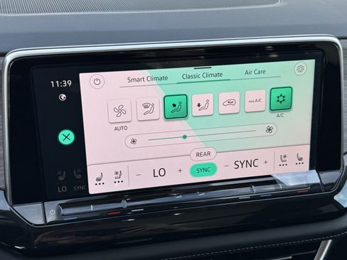 Used 2025 Volkswagen Atlas SEL image 28