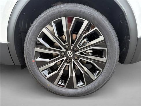 New 2026 Toyota C-HR AWD/4WD image 13