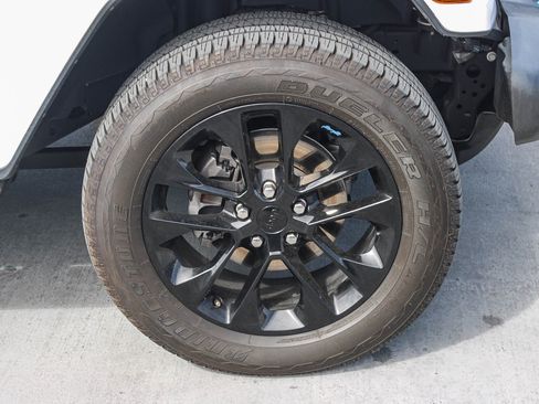 Used 2022 Jeep Wrangler Unlimited Sahara image 11