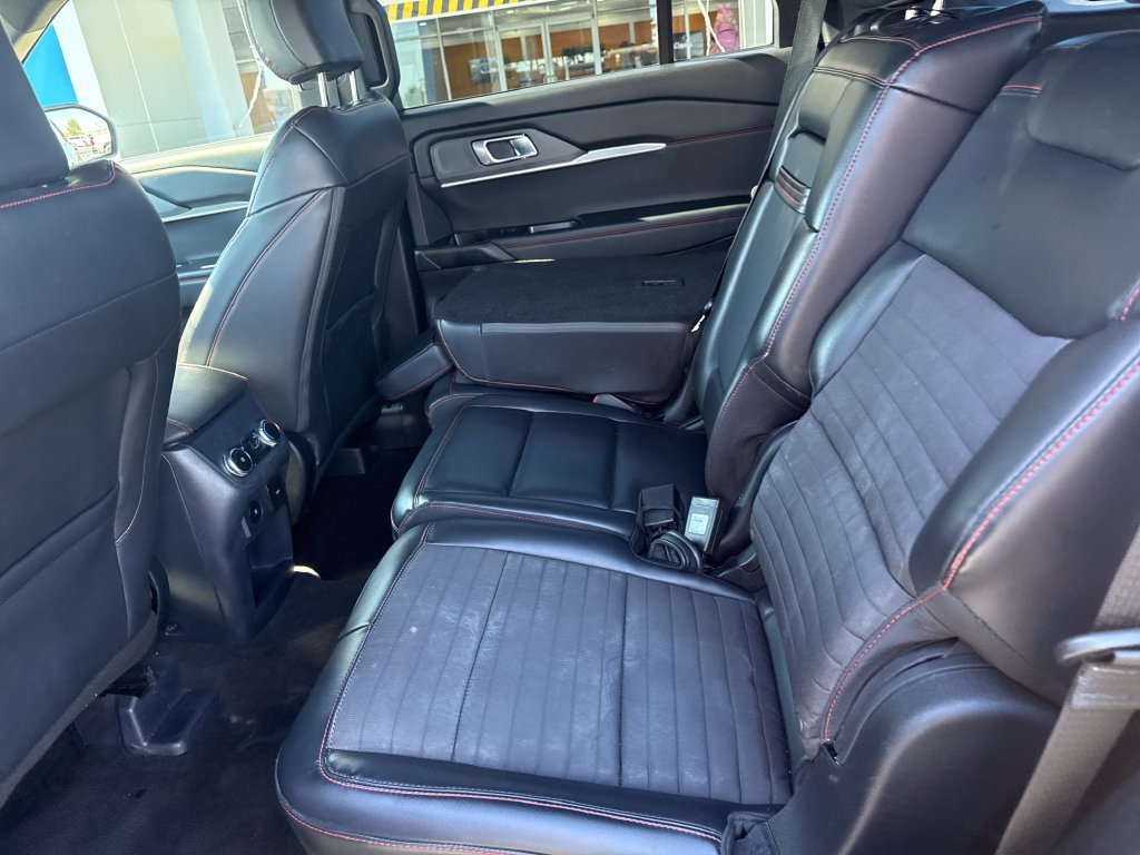 Used 2025 Ford Explorer ST-Line w/ ST-Line Street Pack AWD/4WD image 28