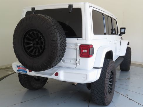 Used 2023 Jeep Wrangler Unlimited Sahara AWD/4WD image 3
