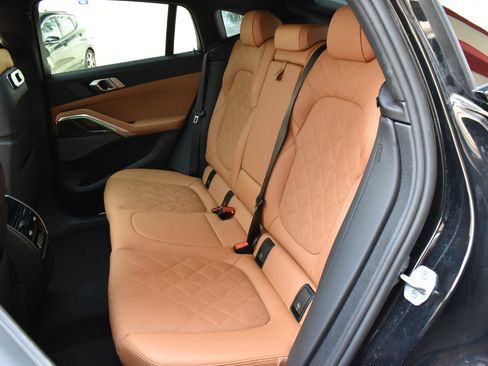 Used 2026 BMW X6 xDrive40i AWD/4WD image 16