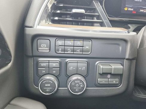 New 2026 Chevrolet Suburban High Country image 27