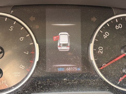 Used 2019 Toyota RAV4 XLE w/ Convenience Package FWD image 10