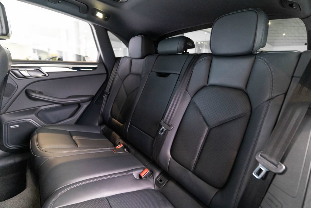 Certified 2024 Porsche Macan S AWD/4WD image 35