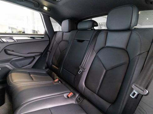Certified 2024 Porsche Macan S AWD/4WD image 35